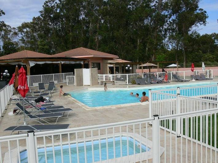 Location de vacances pour 6 personnes, avec terrasse ainsi que jardin et piscine à Venzolasca - 2