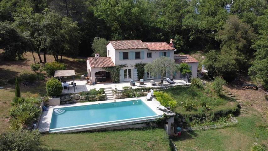 Villa pour 6 personnes, avec jardin et piscine