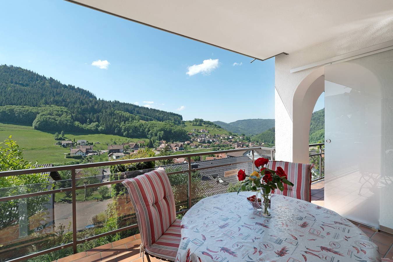 Ganze Wohnung, Ferienwohnung 'Kuckuckslockennest' mit Bergblick, privater Terrasse und Wi-Fi in Seebach (Ortenaukreis), Mittlerer Schwarzwald