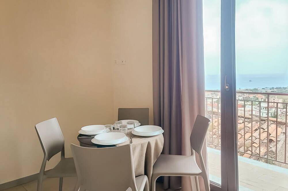 Appartamento intero, 1 bedroom stunning apartment in Patti in Patti, Provincia di Messina
