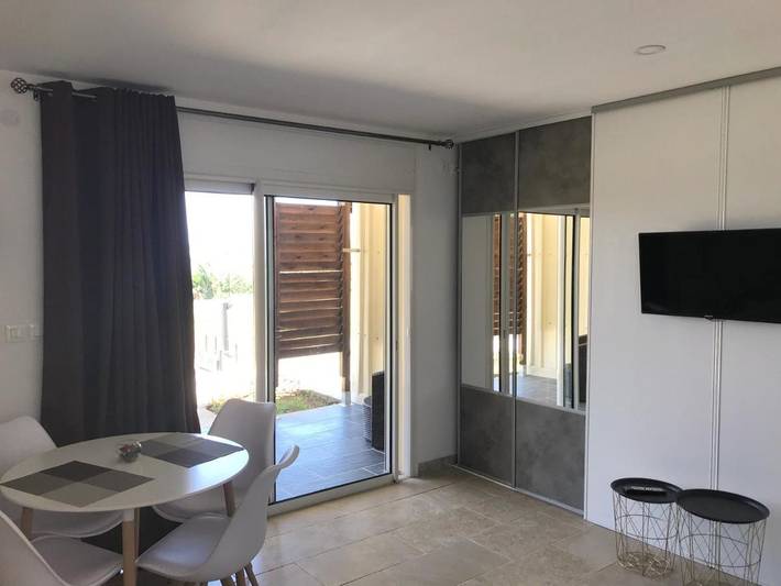 Location de vacances pour 4 personnes, avec vue et jardin à Sainte-Suzanne