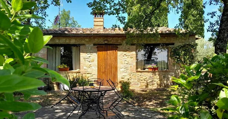Casa con jacuzzi e vista panoramica al tramonto in San Gimignano, Siena e dintorni