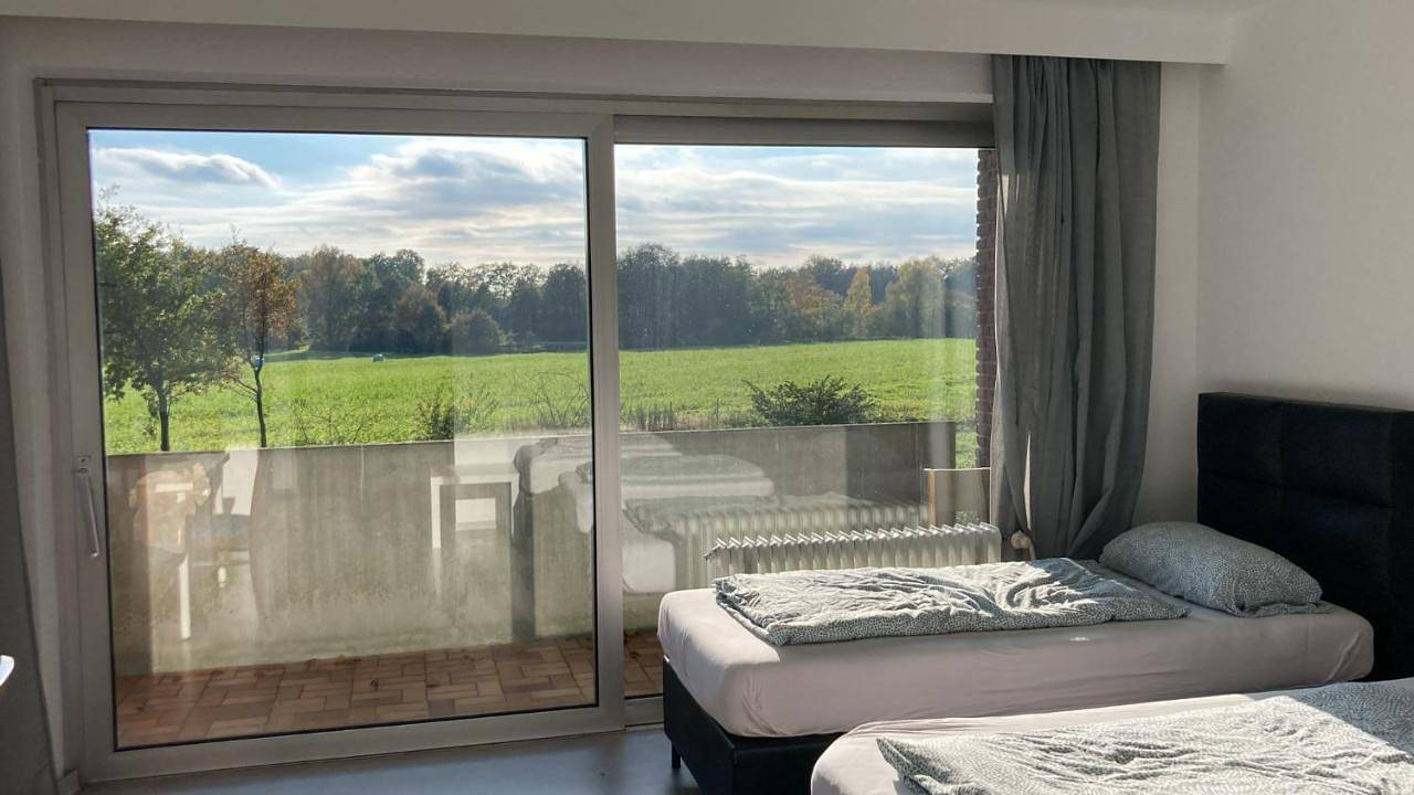 Single Room with Shared Shower and Toilet in Sennestadt, Bielefeld