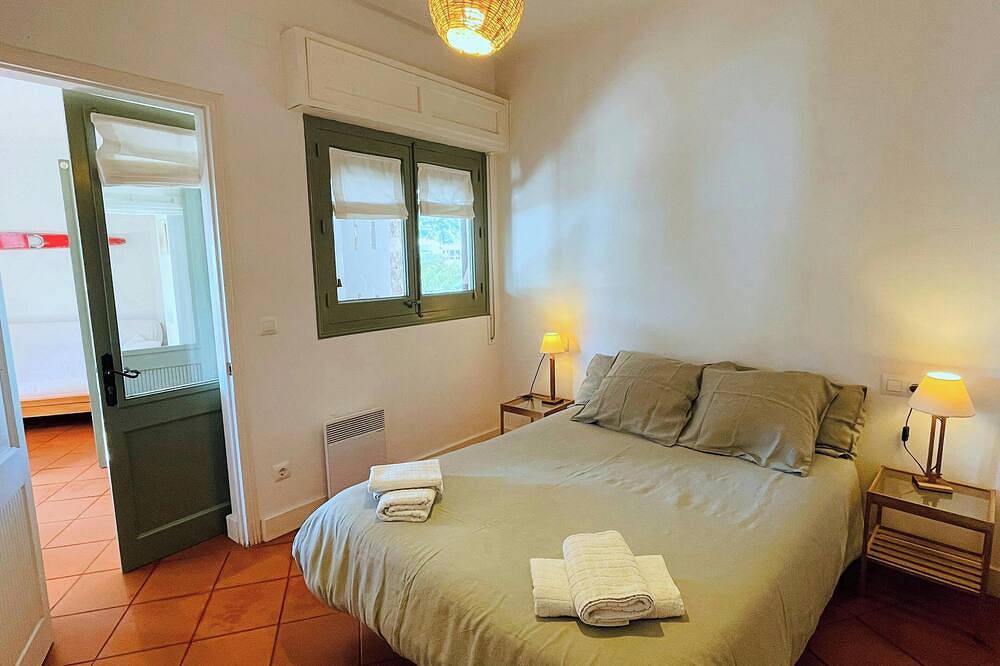 Apartamento entero, T3 · Charming seaside escape with stunning views in Aigua Xelida, Tamariu