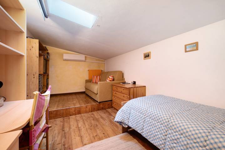 Private room ‘Raffa-Ele’ with Wi-Fi and air conditioning in Cantù, Brianza