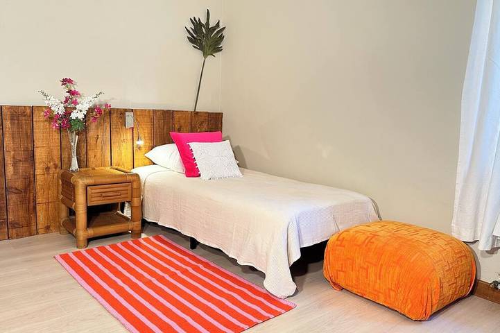 Gîte pour 6 personnes, avec jardin ainsi que jacuzzi et balcon, animaux acceptés à Saint-Jurs - 4