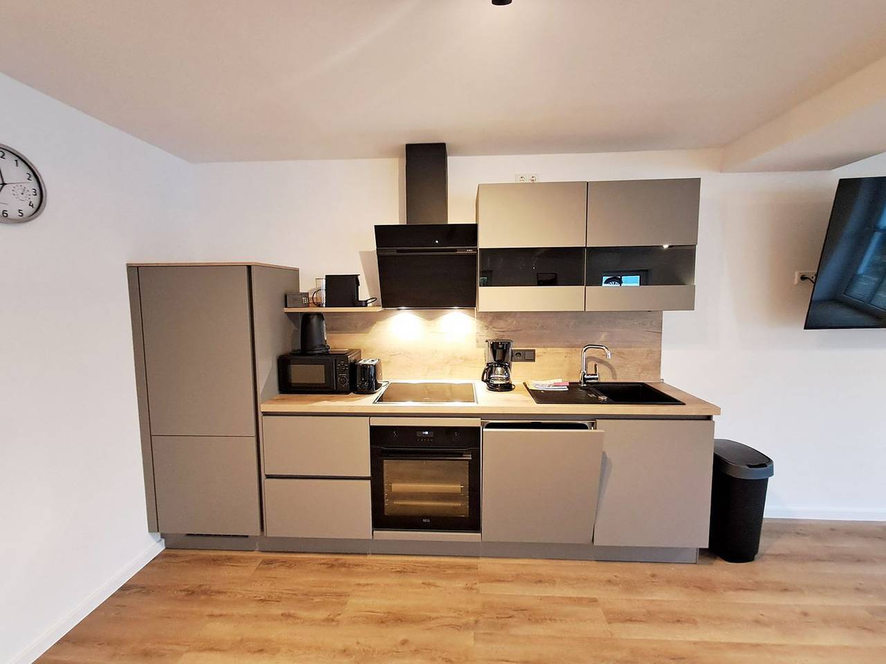 Ganze Wohnung, Ferienwohnung Wiesengrün: 97 m², Terrasse, 2 Bäder, Wlan, Hund erlaubt in Elkeringhausen, Winterberg