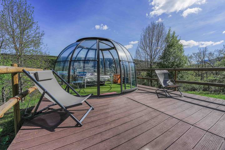 Cabane en bois pour 2 personnes, avec jardin - 1