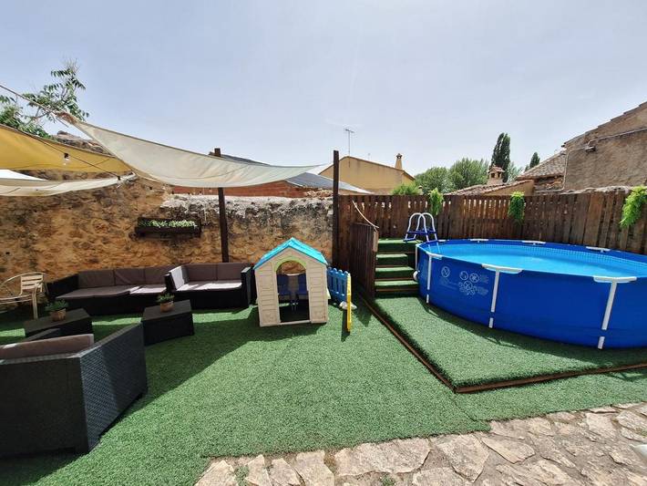 Casa rural para 28 personas, con jardín y terraza además de piscina y vistas, Se admiten mascotas en Comarca de Riaza - 4