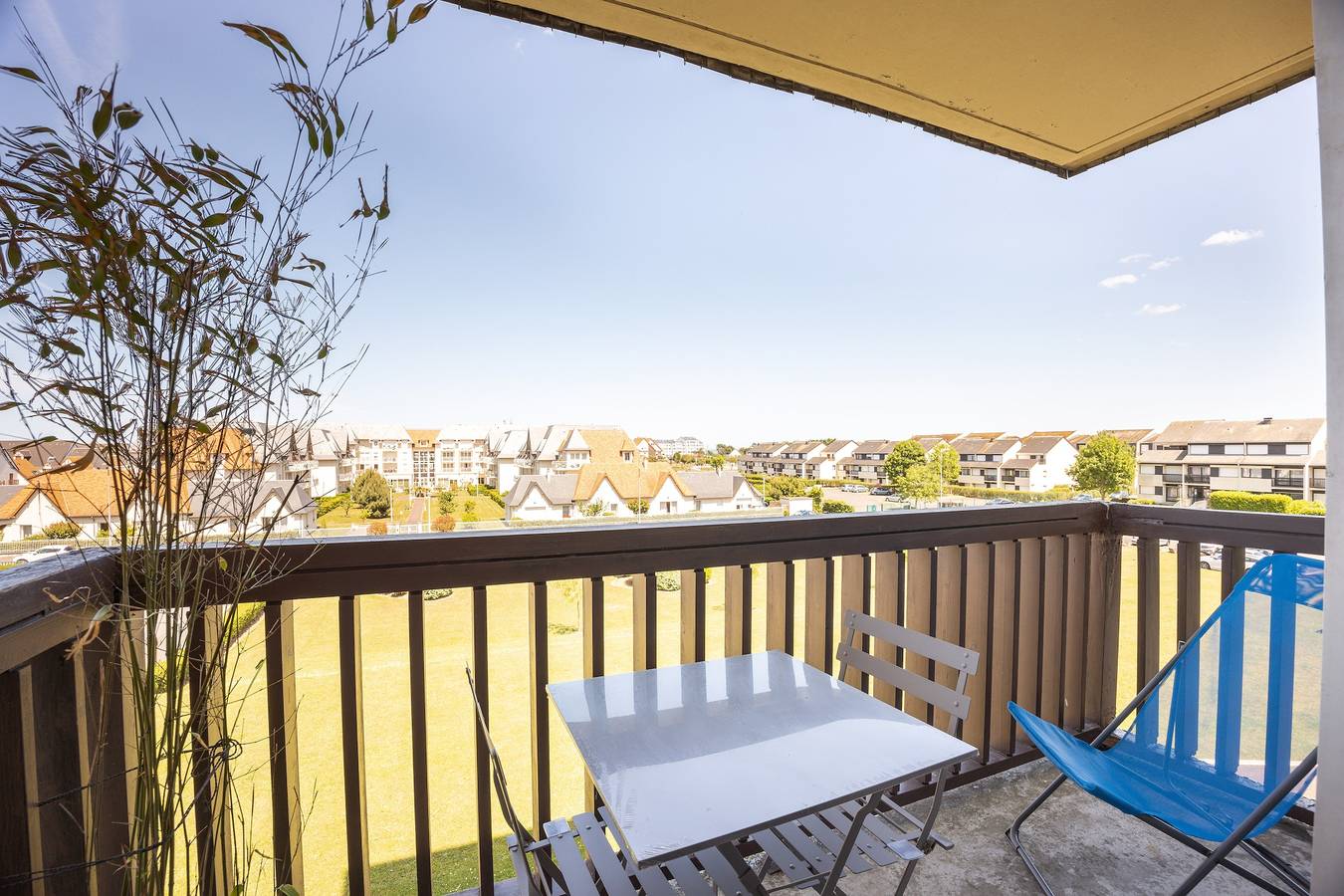 Entire apartment, Sunan - Appartement avec balcon in Courseulles-sur-Mer, Caen region