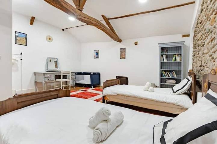 Beautiful Villa with Pool + Garden near Biarritz in Auterrive, Béarn