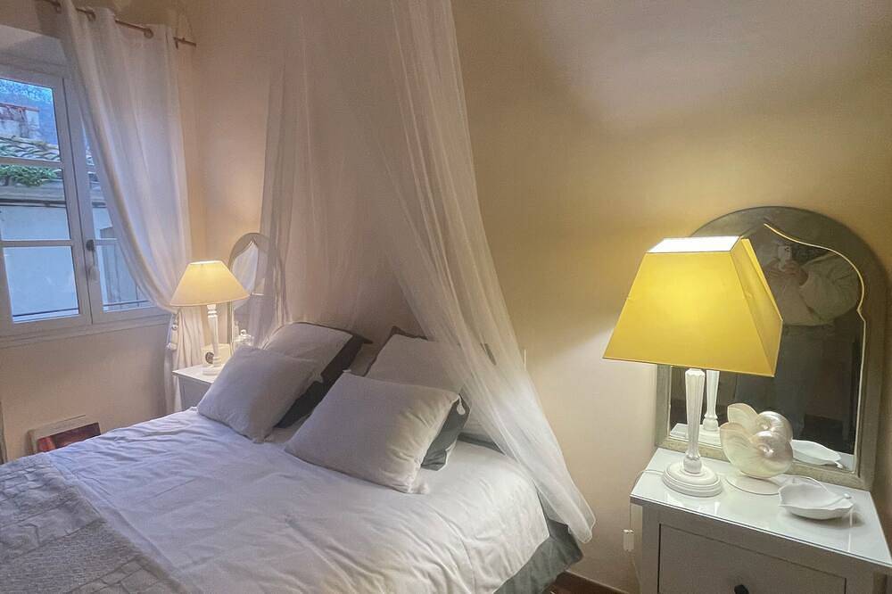 Appartement entier, Magnifique  appartement donnant accès direct  sur la place des 9 jets à Ceret. in Céret, Côte méditerranéenne (France)