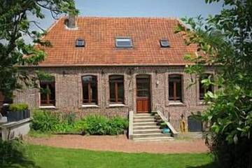 Gîte pour 12 personnes, avec terrasse et jardin, animaux acceptés à Embry