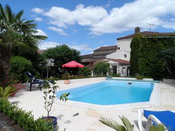 Chambre d’hôte pour 4 personnes, avec jardin et piscine dans les Deux-Sèvres