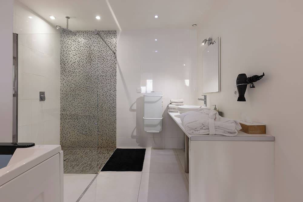 Entire apartment, Le Paradis Blanc in Bordeaux, Bordeaux region