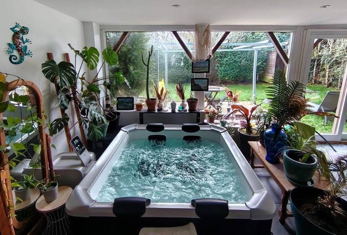 Location de vacances pour 6 personnes, avec Jacuzzi et Terrasse ainsi que Jardin et Vue à Bourgtheroulde-Infreville