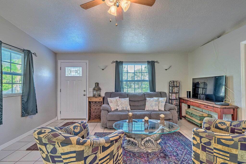 2 Mi to Beach: Canal-Front Home in Hudson! in Hudson, Pasco County