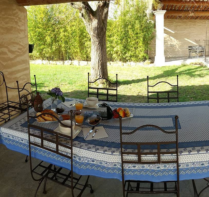 Mas Lou Solaie, suite et chambre d'hôtes - Chambre Le Tilleul in Cheval-Blanc, Parc naturel régional du Luberon