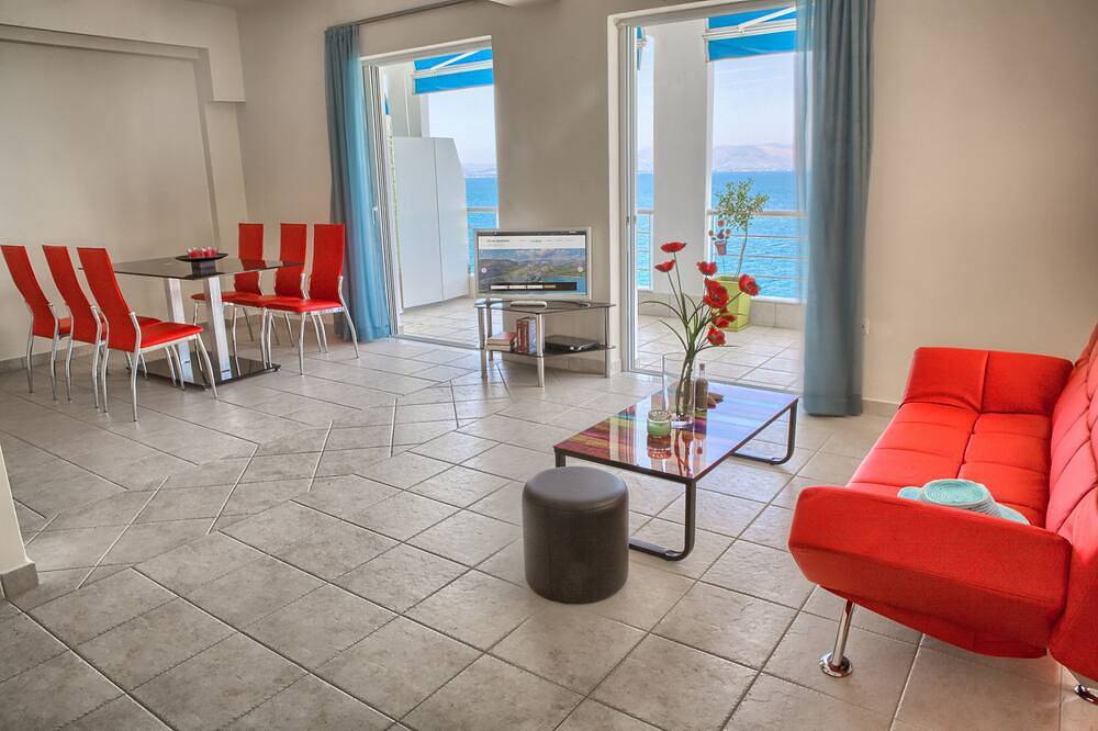 Ganze Wohnung, Apartment mit zwei Schlafzimmern und zwei Bädern mit Blick auf das Meer in Xiropigado, Kynouria