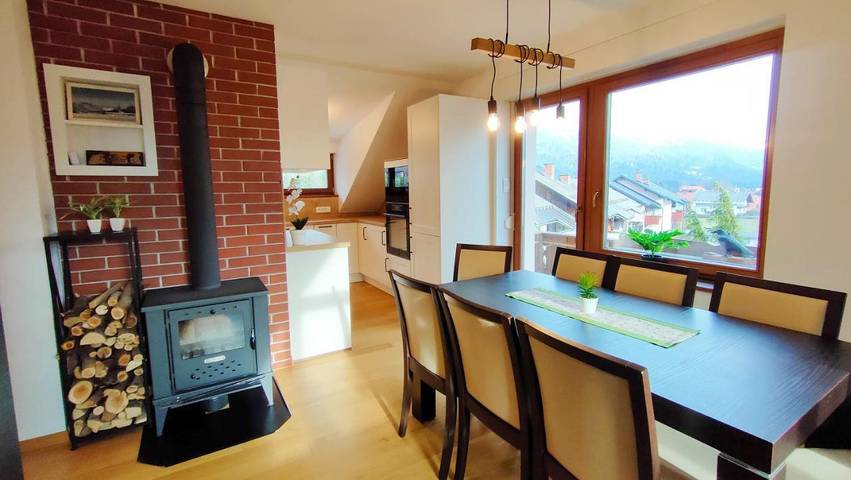 Gîte pour 7 personnes, avec jardin ainsi que terrasse et vue dans Mojstrana