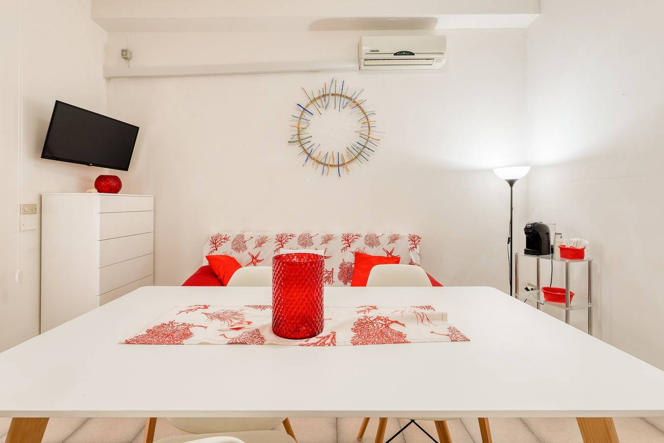 Entire apartment, Apartment 'Corallo' with Private Terrace, Wi-Fi and Air Conditioning in Porto Cesareo, Gulf of Taranto