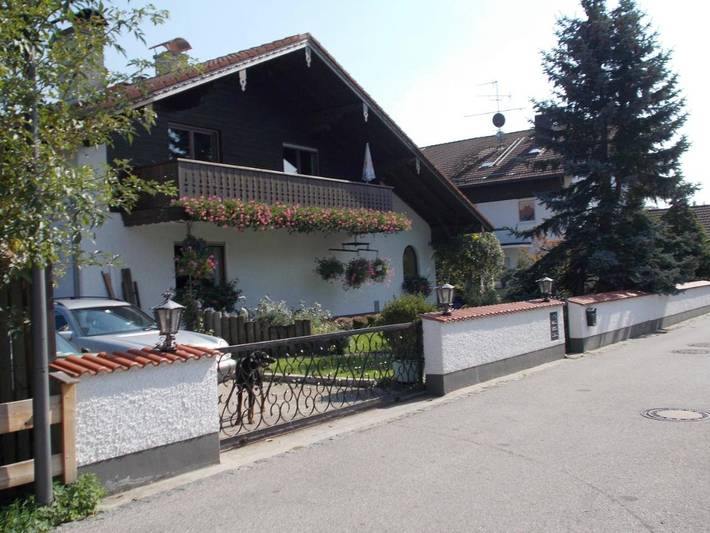 Ferienwohnung für 7 Personen, mit Balkon und Ausblick in Bruckmühl
