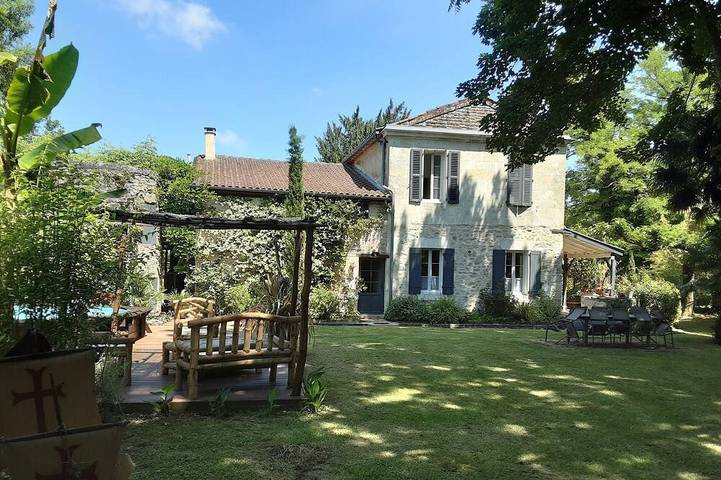 Location de vacances pour 10 personnes, avec Jacuzzi et Jardin à Duras