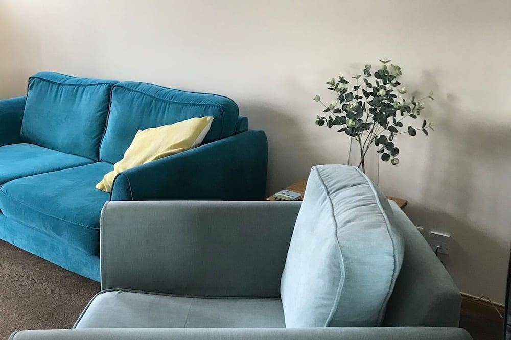 Entire apartment, Two-bedroom flat overlooking Nairn Harbour, close to facilities in Nairn, Highlands