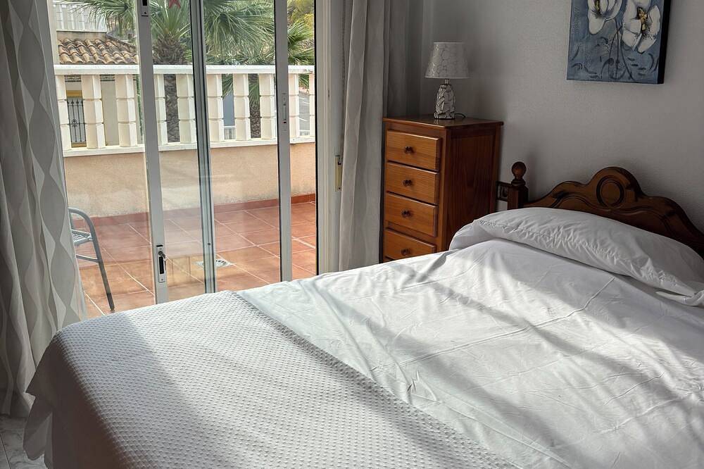 Villamartín detached luxury villa 3 bedrooms sleeps 6 Wifi, Ac, private pool. in Panorama Golf, Orihuela