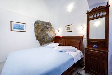 Villa for 2 People in Ormos Ammoudiou, Oia, Photo 2