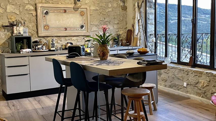 Maison de vacances 'Mas De Charme - Les Angelettes' avec vue sur la montagne, piscine et Wi-Fi in Saint-Ferréol-Trente-Pas, Région de nyons