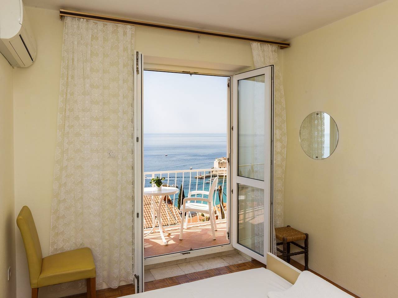 Appartamento intero, Beautiful Nest Rooms - One Bedroom Suite with Balcony and Sea view (Br. 2) in Dubrovnik, Grad Dubrovnik