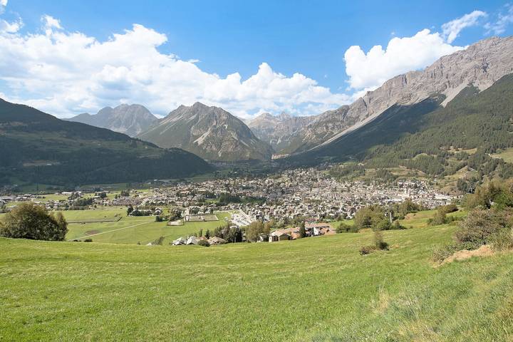 Appartamento intero, Appartamento "Aria di Casa Reit" con vista montagne, giardino in comune e Wi-Fi in Piatta (Valdisotto), Valdisotto