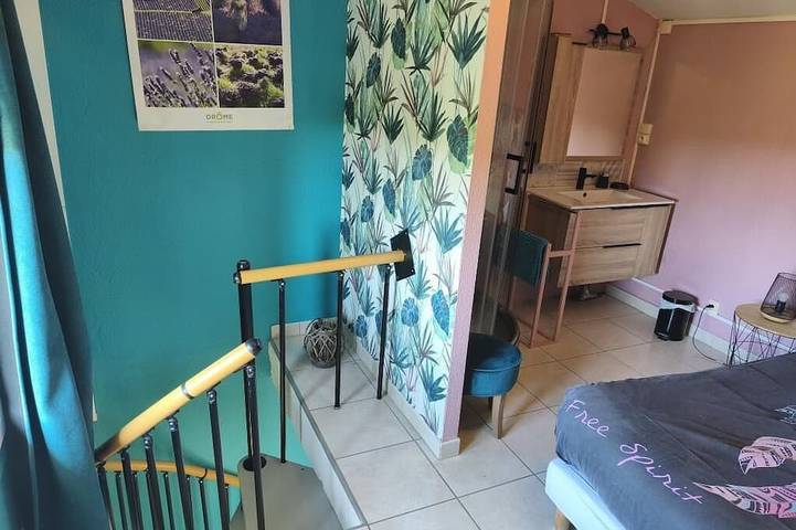 Appartement entier, Gite du Couchant: idéal pour visiteur solo ou couple sans enfants in Montélimar, Région de nyons