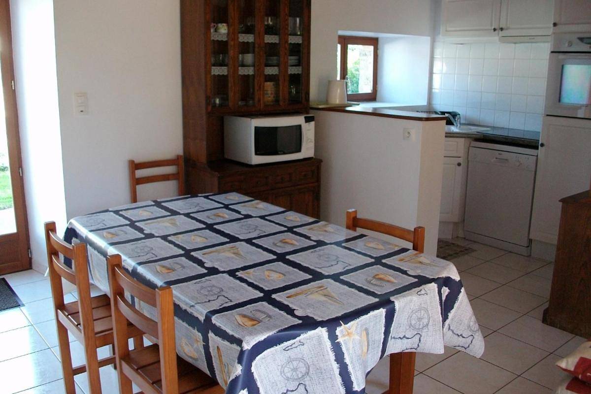 Two-Bedroom House in Prinquiau, Vallée de la Loire
