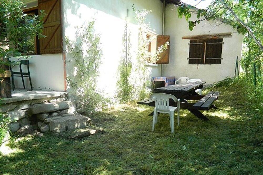 Attractive family chalet sleeps 10 to 12 in Val d'Allos in Villars-Colmars, Castellane und Umgebung