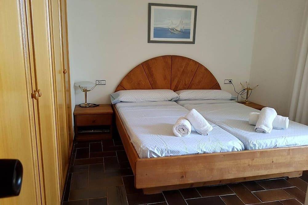 Villa with sea views, direct access to the beach and extensive garden in Alcanar, Costa Dorada