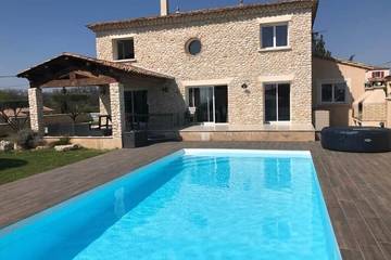 Cottage pour 6 personnes, avec terrasse et piscine, animaux acceptés à Allègre-les-Fumades