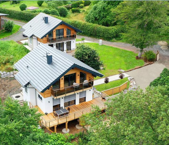 Luxus-Ferienhaus für 5 Personen, mit Balkon und Terrasse sowie Garten und Seeblick in Bringhausen