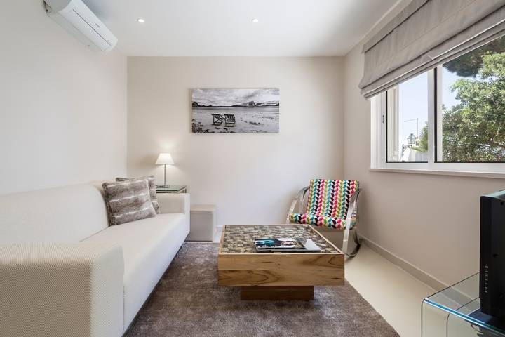 Villa 'Leeroy' with Private Terrace, Wi-Fi and Air Conditioning in Vale do Lobo, Almancil