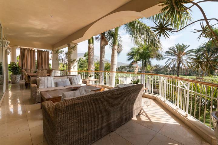 Villa pour 10 personnes, avec sauna et jardin ainsi que vue et balcon à Arona - 4