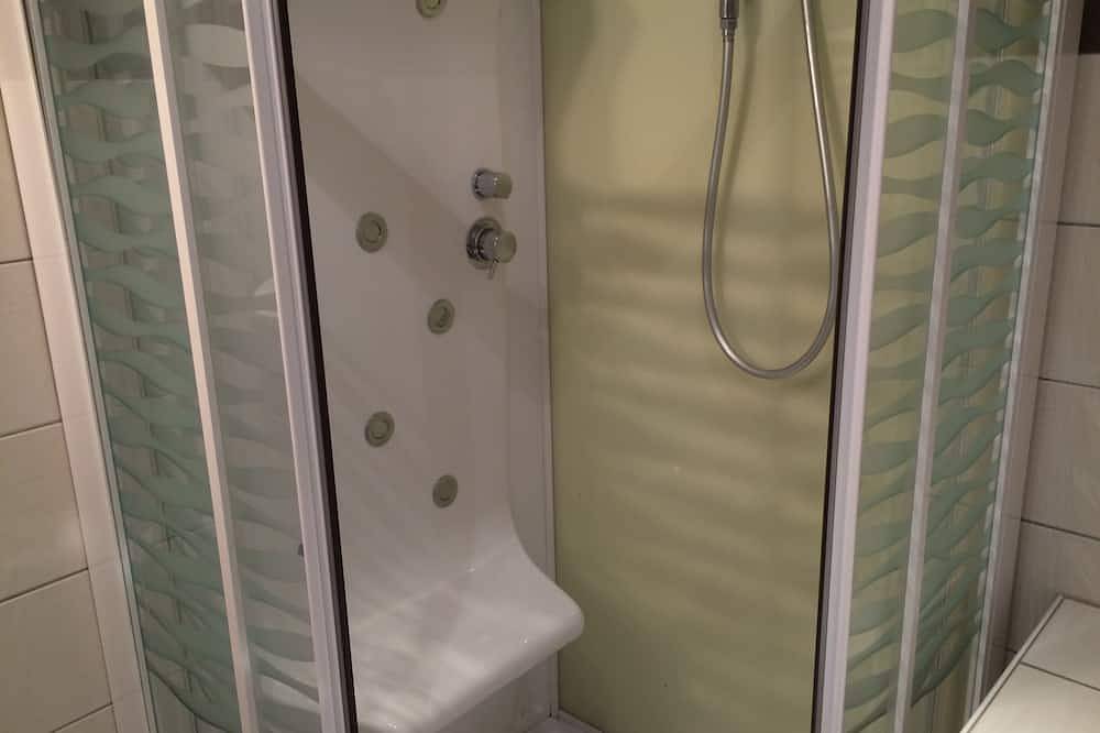 Entire apartment, T2 5 minutes from downtown, garage and private parking in Rodez, Massif Central