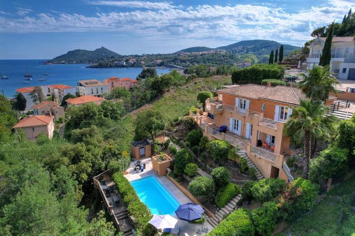 Villa pour 13 personnes, avec Terrasse ainsi que Piscine et Vue dans Agay