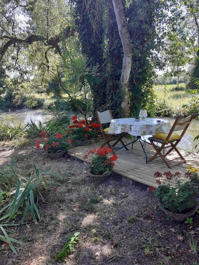 Gîte pour 2 personnes, avec Terrasse ainsi que Jardin et Vue à Beaulieu-lès-Loches