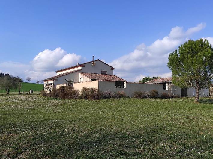 Location de vacances pour 17 personnes, avec vue et piscine ainsi que vue sur le lac et jardin à Mailhoc - 3