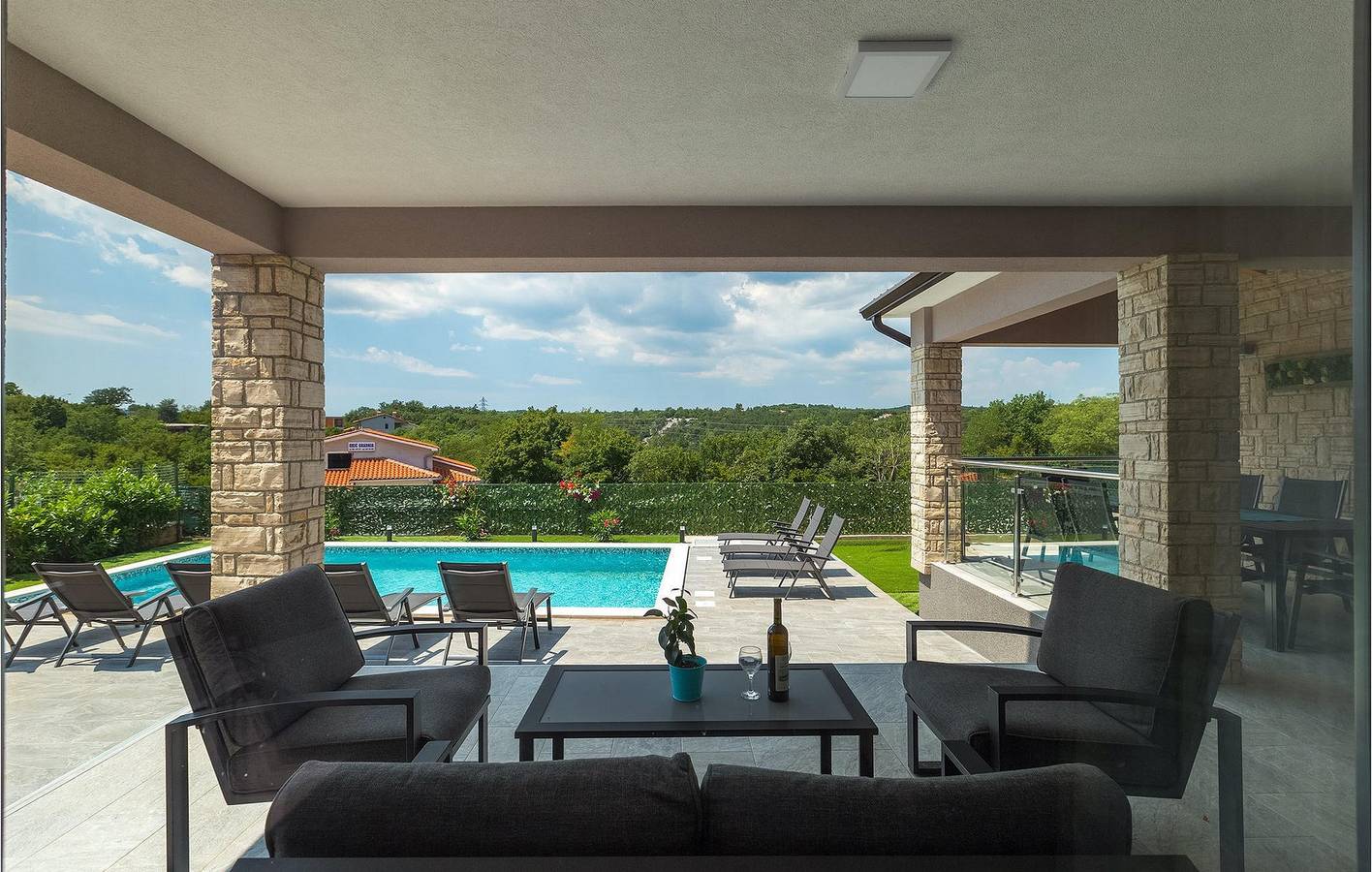 Spacieux appartement de 2 chambres avec piscine, terrasse et Wi-Fi près du centre-ville de Labin in Labin, Côte Est de l'Istrie