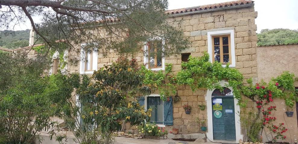 Maison d’hôte pour 4 personnes, avec jardin ainsi que terrasse et vue à Figari - 3
