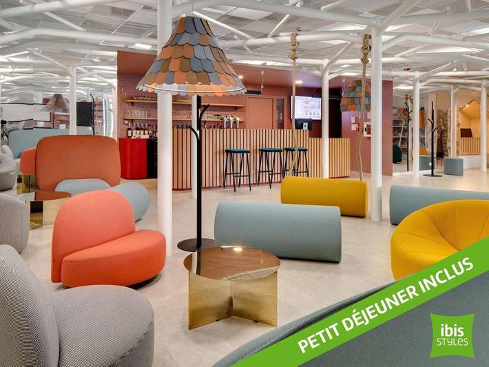 Hôtel pour 3 personnes, avec piscine ainsi que vue et jardin, animaux acceptés