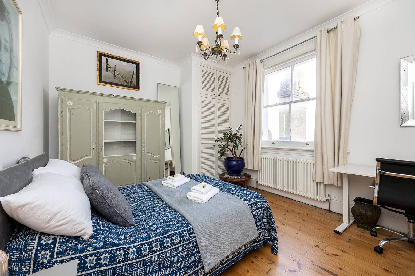 Entire apartment, Arty Character Apartment | Steps from the Seafront - Pass the Keys in Hove, Brighton