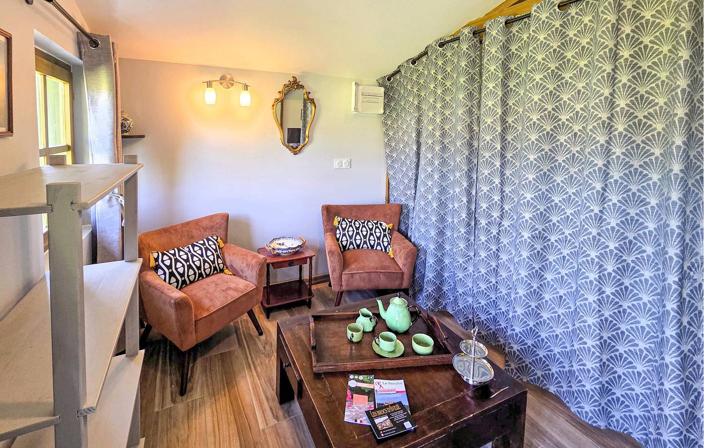 Charmantes Apartment mit Terrasse, Pool und nur wenige Schritte vom Fluss L'Huisne entfernt in Avezé, Sarthe